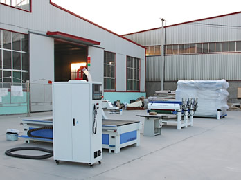 西科工廠(chǎng)木門(mén)櫥柜門(mén)生產(chǎn)線(xiàn)待發(fā)貨現(xiàn)場(chǎng)實(shí)拍